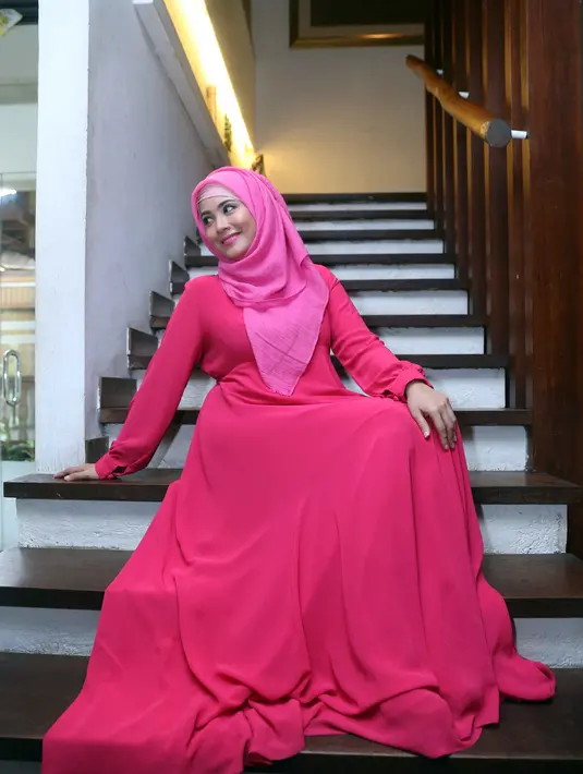 Saat diacara press conference ‘Cahaya Cinta Pesantren’ di Ampera, Jakarta Selatan, Senin (25/1) Elma mengatakan selalu memantau perkembangan buah hatinya, entah di rumah maupun sekolahnya. (Nurwahyunan/Bintang.com)