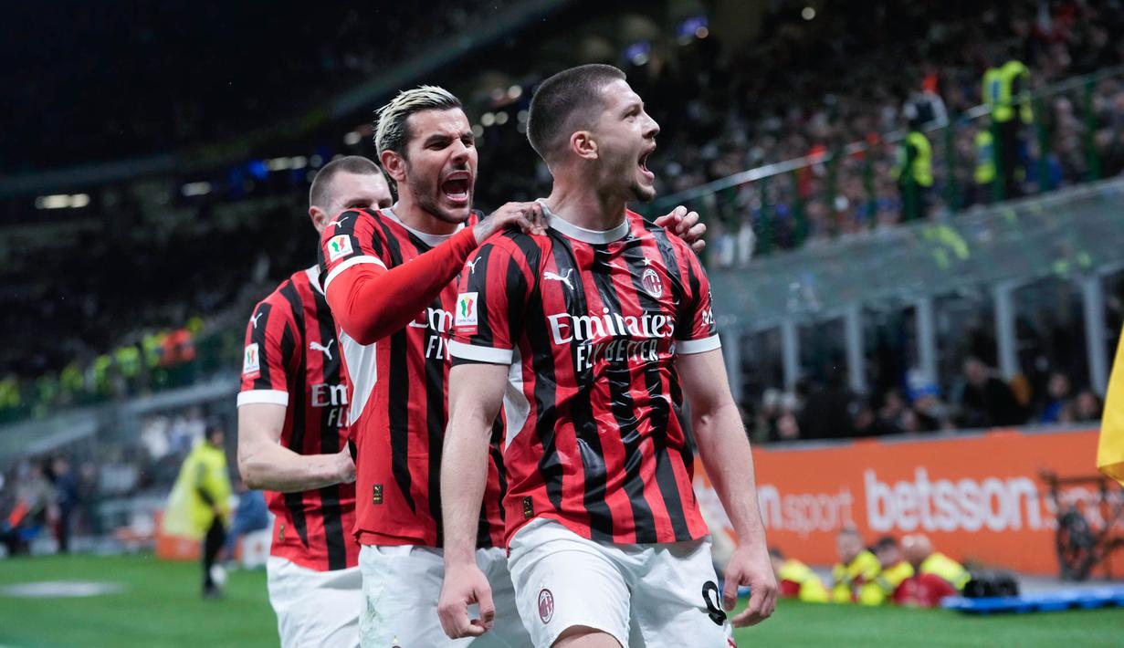 Tiga gol Milan di laga ini datang dari brace Luka Jovic (36', 49') dan satu sumbangsih Tijjani Reijnders (85'). (AP Photo/Luca Bruno)