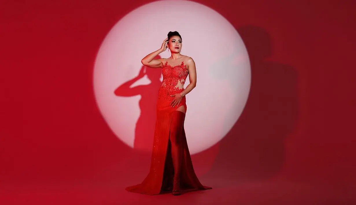 Terbaru, Inge Anugrah ditunjuk sebagai direktur marketing di perusahaan kecantikan milik dr. Richard Lee. [Foto: IG/inge_anugrah].