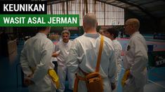 Berita video Vlog Bola.com yang kali ini menampilkan wasit asal Jerman bernama Martin yang bisa berbahasa Indonesia.