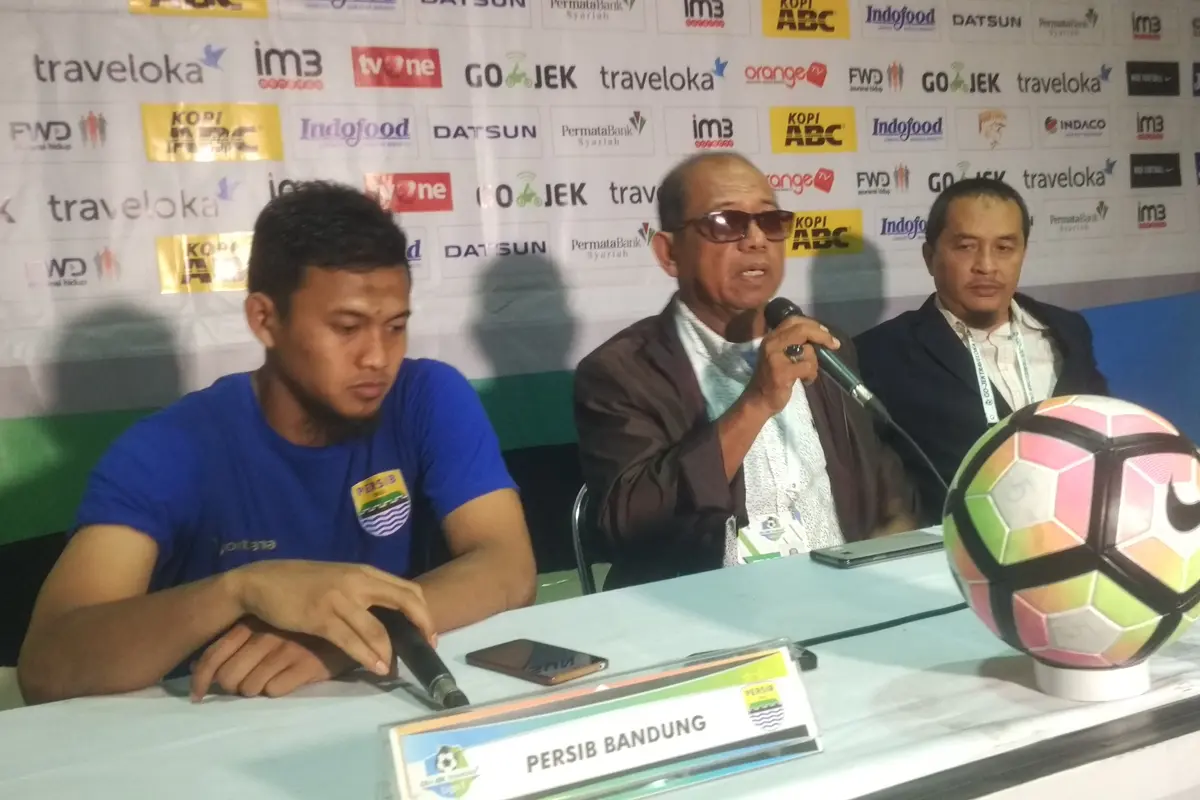 Pelatih Persib Bandung Emral Abus