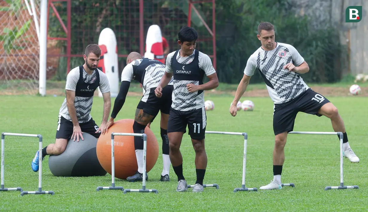 Meski sedang memasuki masa jeda internasional namun skuad asuhan Carlos Pena tetap menggeber latihan. (Bola.com/M Iqbal Ichsan)