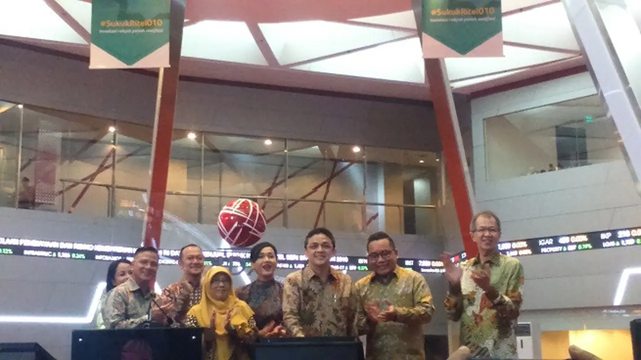 Dirjen PPR, Luky Alfirman membuka masa penawaran sukuk ritel SR-010 di BEI (Foto: Liputan6.com/Maulandy)