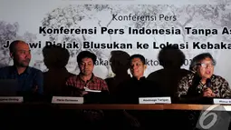 Gabungan organisasi lingkungan, Walhi, Yayasan Perspektif Baru dan Greenpeace Indonesia, Pusat Studi Bencana Universitas Riau meminta Jokowi untuk blusukan ke lokasi kebakaran hutan di Riau, Jakarta, Selasa (28/10/2014). (Liputan6.com/Johan Tallo)