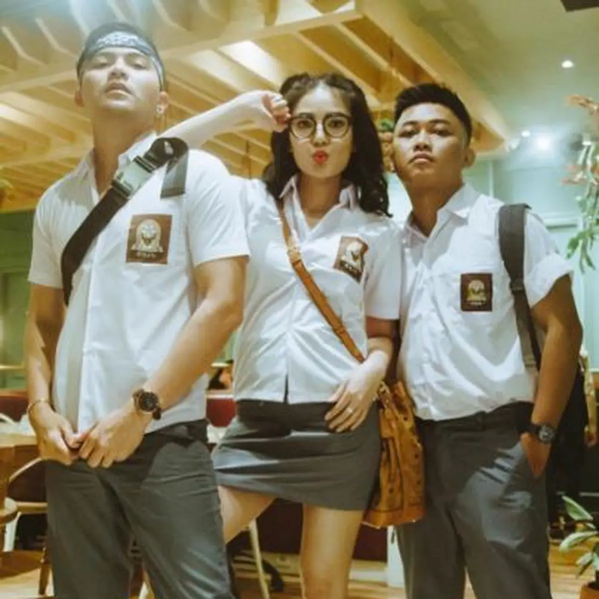 Pakai Seragam SMA, 9 Artis Ini Layaknya Remaja Padahal Sudah Punya Momongan  - Entertainment Fimela.com