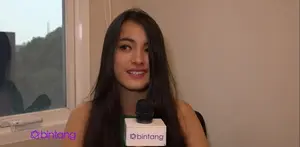 Pemenang Miss Celebrity Indonesia 2015, Mawar Eva De Jongh kini menjadi sorotan masyarakat sebagai sosok yang beruntung dan bersinar. Tetapi ada kisah pilu di balik perjalanan hidup Mawar. Eksklusif hanya di bintang.com