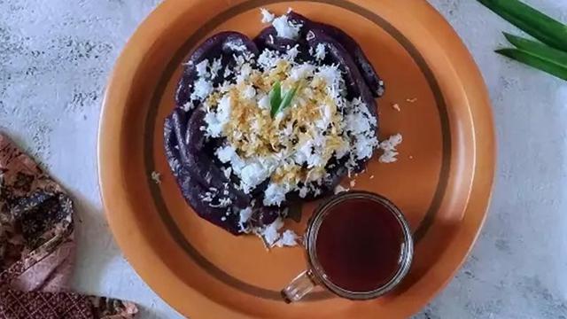 Resep kue basah cenil ubi ungu yang cocok jadi takjil maupun camilan Lebaran. (dok. Cookpad @An_nesha)