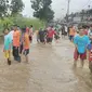 Jalan Raya Bojonggede-Depok tergenang banjir, Minggu (17/7/2016). (Liputan6.com/Achmad Sudarno)