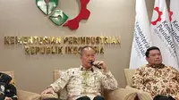 Menteri Perindustrian (Menperin) Agus Gumiwang Kartasasmita menjelaskan mengenai perkembangan investasi Apple di Indonesia. di Kantor Kementerian Perindustrian, Jakarta, Rabu (8/1/2025). (Liputan6.com/Arief)
