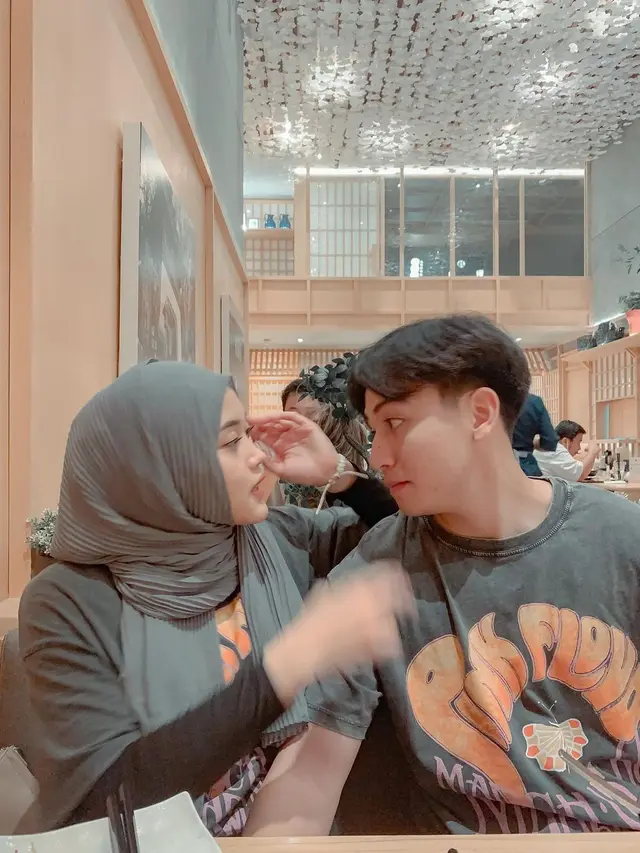 Diisukan Putus, Ini 6 Momen Mesra Putri Delina dan Jeffry Reksa