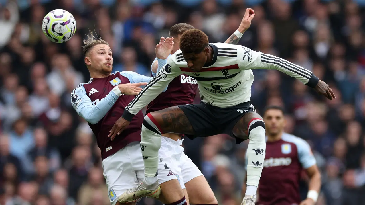 Matty Cash dan Marcus Rashford - Aston Villa Vs Manchester United di Premier League 2024/2025