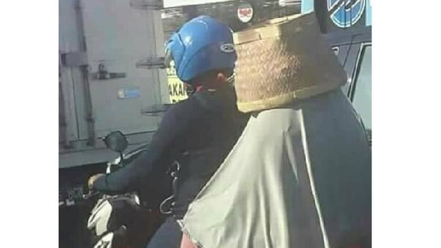 Tingkah Kocak Emak-Emak Saat di Jalan, Bikin Tepok Jidat
