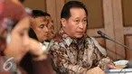 Ketua Asosiasi Advokat Indonesia, Humphrey R. Djemat saat mendatangi Komnas HAM, Jakarta, Jumat (24/7/2015). Kedatangan mereka untuk melaporkan KPK atas perlakuan tidak manusiawi kepada OC Kaligis. (Liputan6.com/Helmi Afandi)