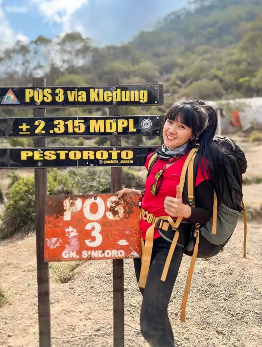 Setelah lulus dari grup yang membesarkan namanya tersebut, Cindy terlihat eksplore banyak kegiatan, termasuk naik gunung. [@cgulla]