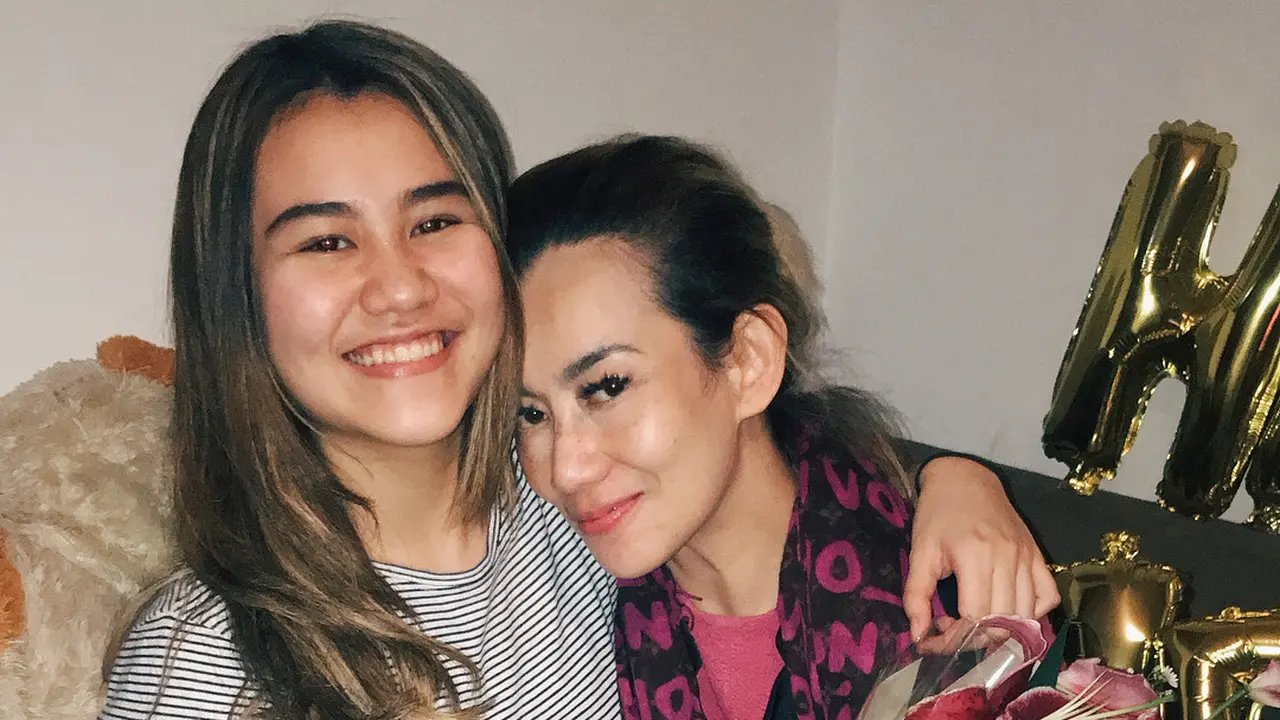 Mengaku Rindu Sang Mama, Ini 6 Potret Hangat Aaliyah Massaid dan Reza Artamevia