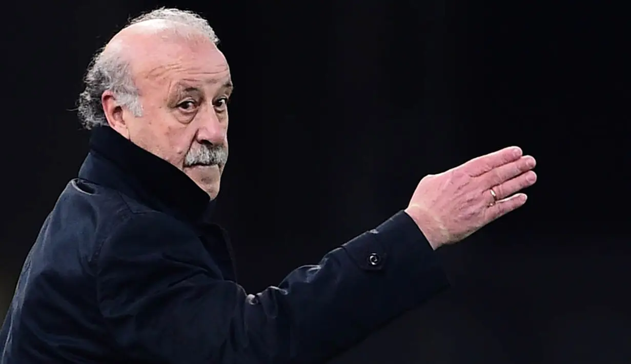 5. Vicente Del Bosque (Spanyol), bersama tim Matador pelatih senior ini menerima gaji sebesar 250.000 euro per bulan atau 3,7 miliar rupiah. Namun sayang bersamanya Spanyol performanya menurun. (AFP/Giuseppe Cacace) 