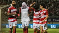 Madura United mengalahkan Borneo FC pada leg pertama Championship Series BRI Liga 1 2023/24 di Gelora Bangkalan, Madura (15/4/2024). (Bola.com/Wahyu Pratama)