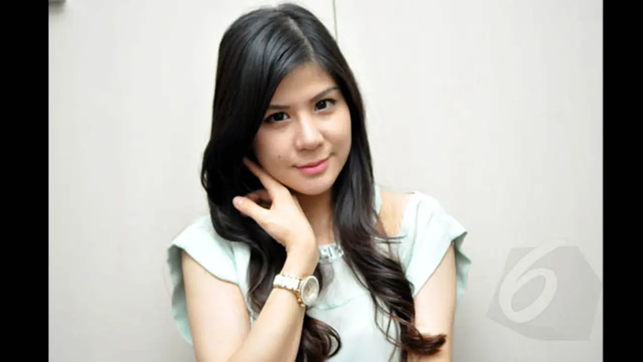 Lebih Dekat Dengan Si Cantik Wina Natalia