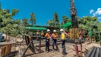 PT Sumbawa Timur Mining mengumumkan hasil uji kandungan logam (assay) dari lubang pengeboran terbaru VHD096; lubang bor vertikal sedalam 2.042,72 meter ke dalam potensi sumber daya mineral Onto.