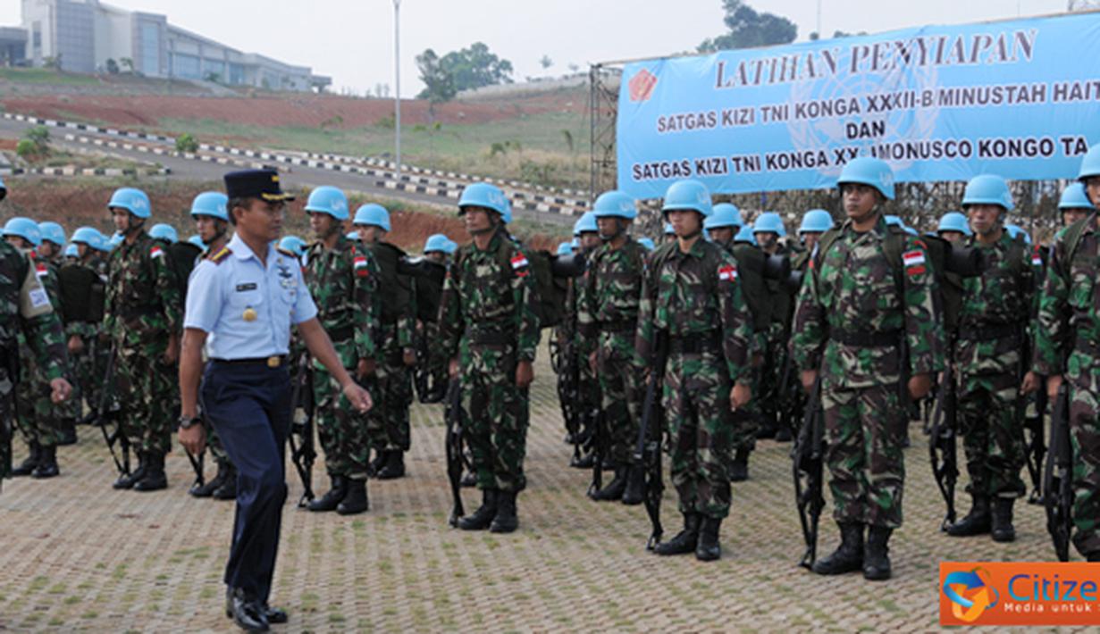Citizen6, Bogor: Wakil Komandan PMPP, TNI Kolonel Pnb Irwan Ishak Dunggio membuka secara resmi latihan penyiapan Satgas Kompi Zeni TNI di PMPP TNI Sentul, Bogor-Jawa Barat, Rabu (29/8). (Pengirim: Badarudin Bakri).