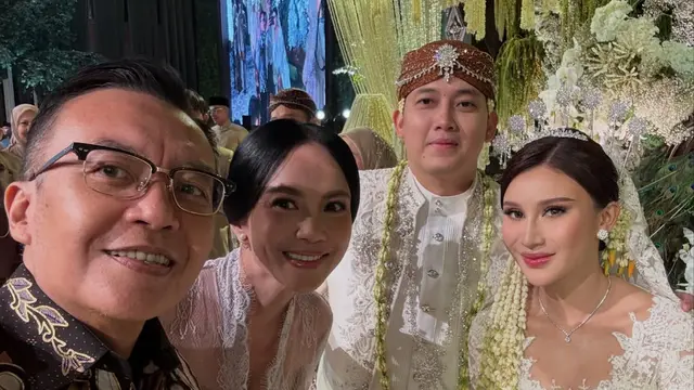 Ari Lasso datang bersama kekasihnya, Dearly Joshua