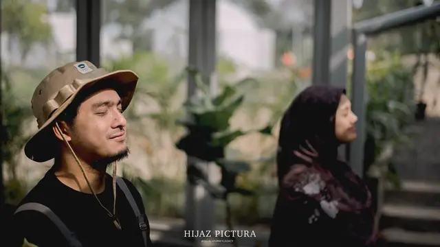 7 Potret Post Wedding Ricky Harun dan Herfiza, Romantis Bak Pasangan Muda