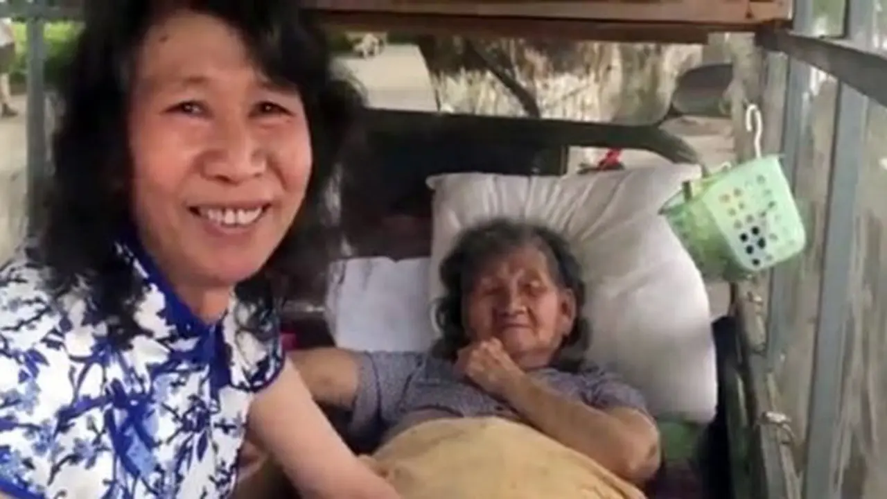 Anak penting berbakti pada orang tua/copyright shanghaiist.com