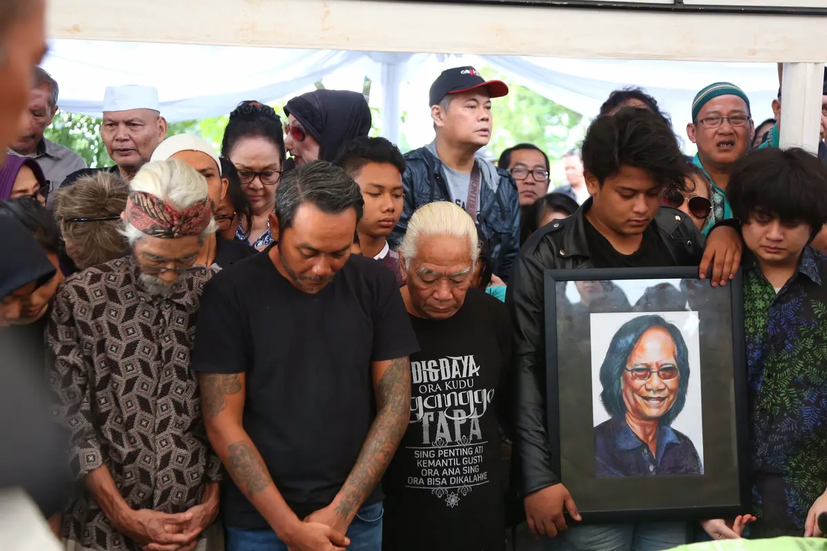 [Bintang] Pemakaman Yon Koeswoyo
