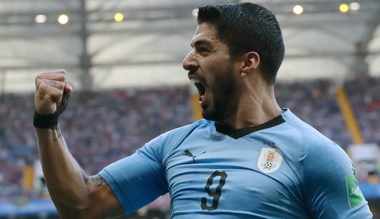 Penyerang Uruguay, Luis Suarez merayakan gol ke gawang Arab Saudi pada pertandingan kedua Grup A Piala Dunia 2018 di Rostov Arena, Rostov-on-Don, Rabu (20/6). Uruguay mengalahkan Arab Saudi 1-0 berkat gol Suarez di babak pertama. (AP/Andrew Medichini)