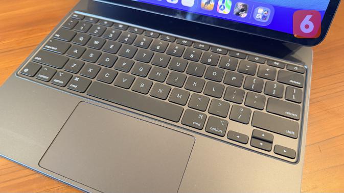 Magic Keyboard Pro di iPad Pro M5. (Liputan6.com/ Yuslianson)