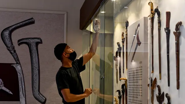 FOTO: 176 Jenis Senjata Tradisional Dipamerkan di Museum Aceh