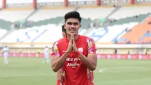 Selebrasi pemain Persis Solo, Ramadhan Sananta setelah mencetak gol pertama timnya ke gawang PSM Makassar pada laga matchday kedua Grup A Piala Presiden 2024 di Stadion Si Jalak Harupat, Soreang, Kabupaten Bandung, Senin (22/7/2024). (Bola.com/Abdul Aziz)