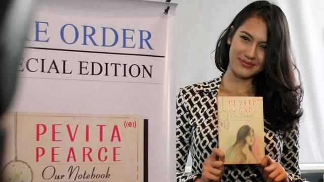 Tak Cuma Cantik, 6 Artis Ini Juga Jago Bikin Buku