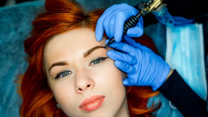 Tertarik Sulam Alis? Pahami Prosedurnya Dulu Biar Tak Salah Ambil Keputusan