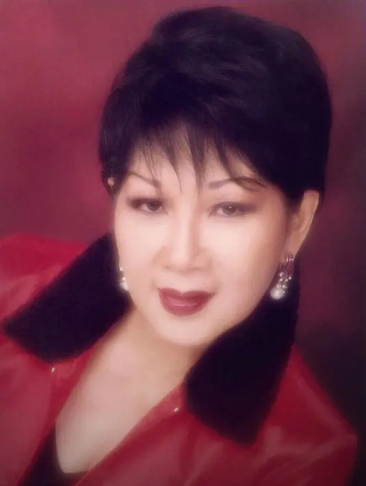 Begini wajah Titiek Puspa pada tahun 2000. Dari dulu sampai sekarang   wajahnya tetap awet muda ya. (Foto: instagram.com/malibu62studio)