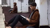 Meraih Kemuliaan Malam Lailatul Qadar di Antara Reruntuhan Bangunan