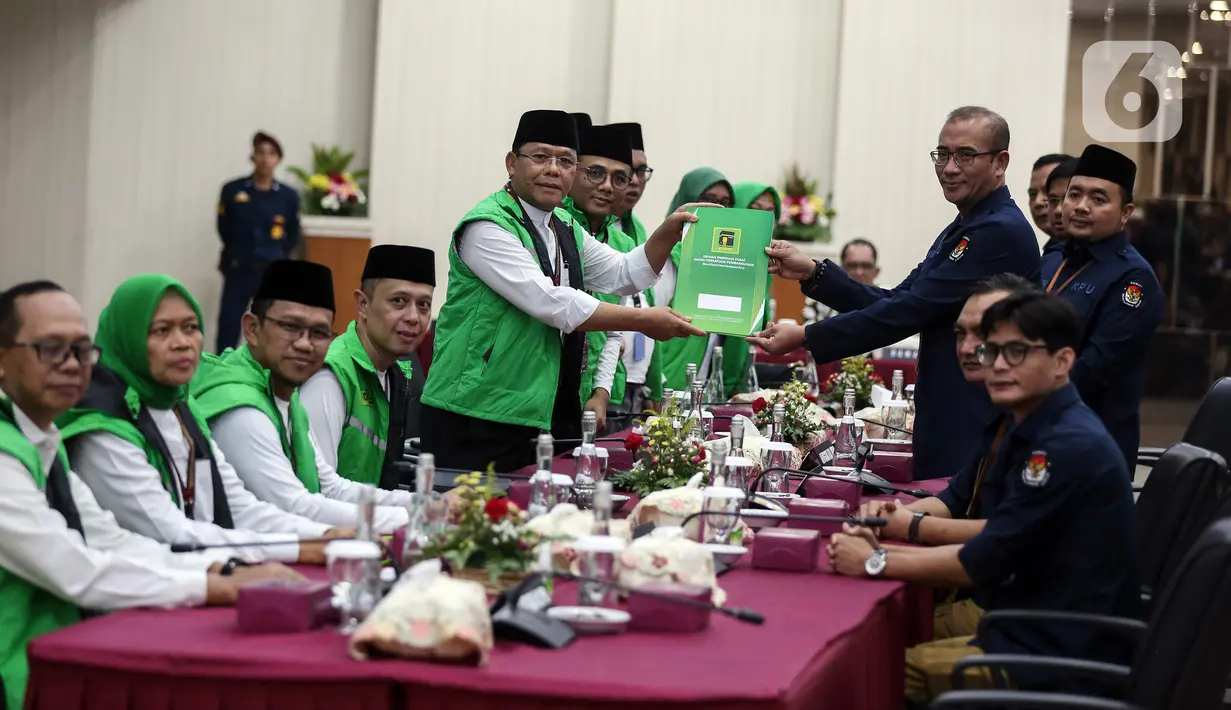 "Secara struktur kita sudah siapkan kader-kader terbaik dan caleg-caleg handal di hampir seluruh Daerah Pemilihan. Mereka akan berjuang untuk memenangkan PPP, terus membangun komunikasi, melakukan sosialisasi dan turun menyapa masyarakat," kata Usman. (Liputan6.com/Johan Tallo)
