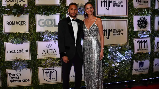 FOTO: Pesona Neymar bersama Sang Kekasih saat Acara Amal