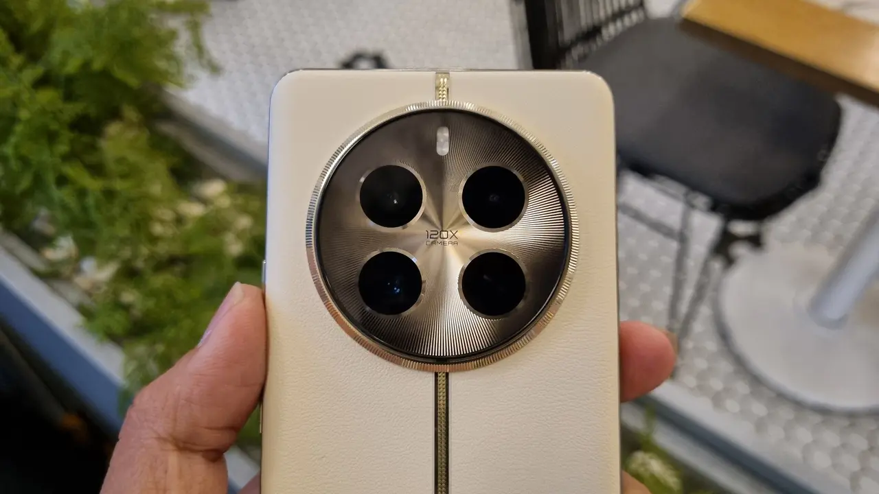 Penampakan kamera utama Realme 12 Pro Plus yang memiliki fitur lensa periskop (Lipuutan6.com/ Agustinus Mario Damar)