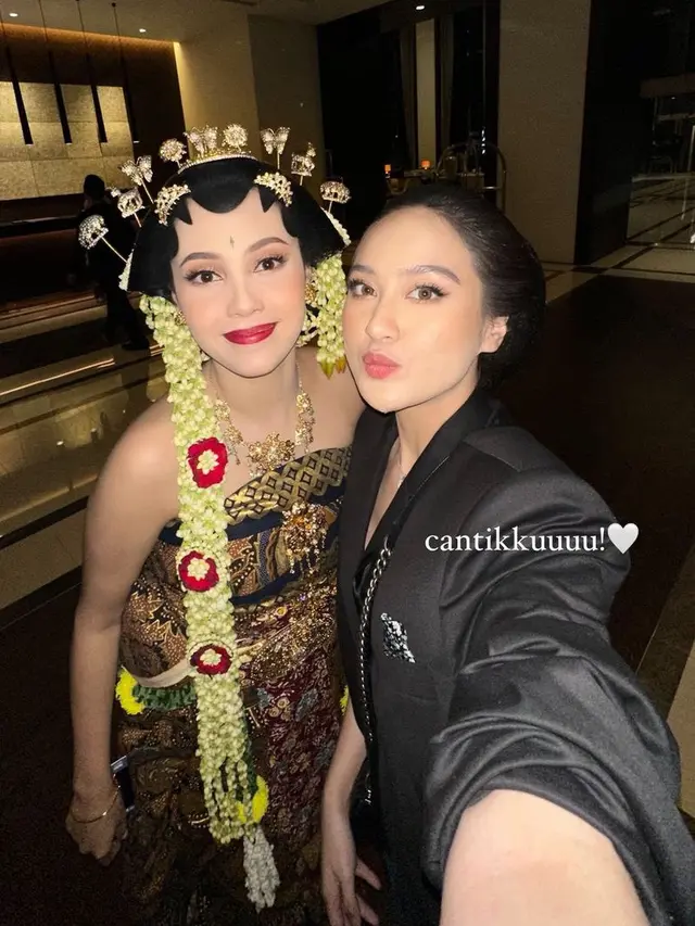 Salshabilla Adriani saat Jadi Bridesmaid Anggika Bolsterli. [@salshabillaadr]