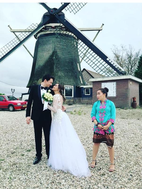 Momen Pernikahan Rina Nose dan Josscy, Penuh Haru dan Kebahagian (sumber:Instagram/@ina_mpokalpa)