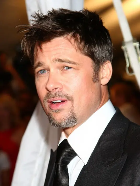 “Ketika Brad dan anak-anak telah mengalami progress yang baik setelah perjalanan di pesawat, mereka tetap masih menemukan banyak tantangan sebagai sebuah keluarga,” tutur sumber yang dilansir Ace Showbiz. (AFP/Bintang.com)