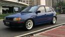 Toyota Starlet menjadi salah satu mobil ikonik untuk era 90an. Banyak kawula muda yang mengidolakan mobil ini di masanya. Desain membulat khas mobil-mobil 90an akhir dan dimensi yang kompak menjadikan mobil ini tak habis dimakan zaman. Banyak orang-orang yang membeli mobil ini untuk bernostalgia ke masa mudanya disaat mereka menggunakan Toyota Starlet. (Source: Instagram/@luckysetiawan29)