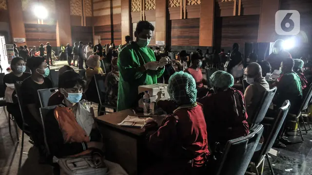 FOTO: Vaksinasi COVID-19 di Indonesia Capai 32,1 Persen
