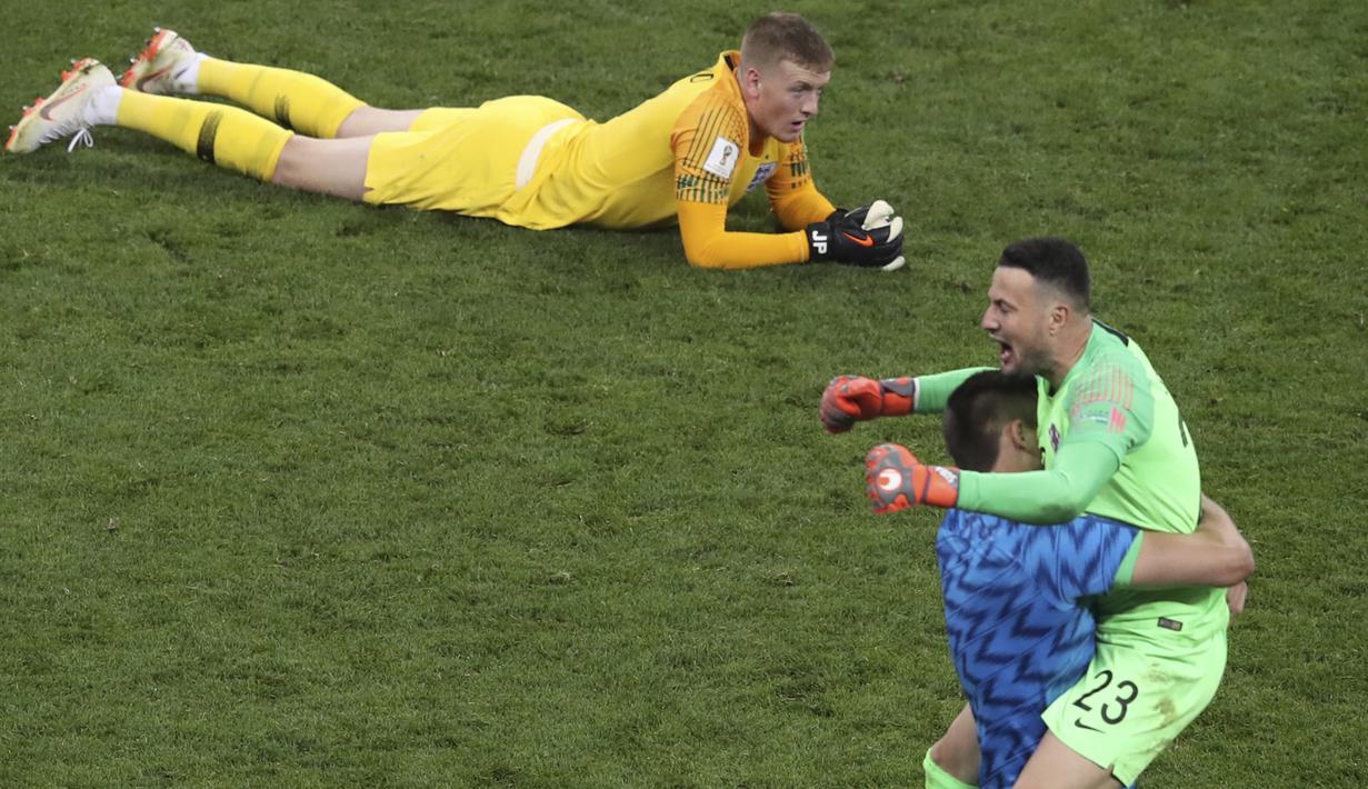 Kiper Inggris, Jordan Pickford, tampak kecewa usai dikalahkan Kroasia pada laga semifinal Piala Dunia di Stadion Luzhniki, Moskow, Rabu (11/7/2018). Inggris kalah 1-2 dari Kroasia. (AP/Thanassis Stavrakis)