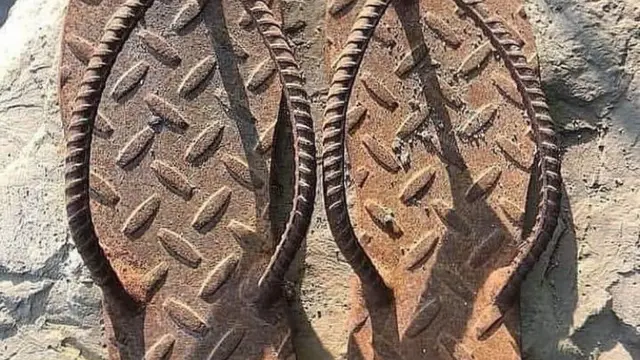 8 Potret Sandal Anti Maling ala Netizen Ini Bikin Tepuk Jidat