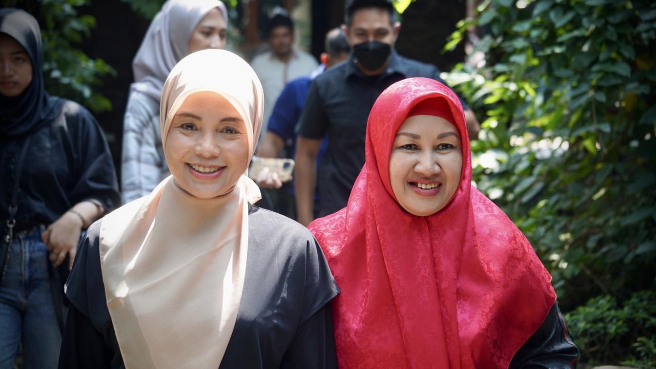 Istri calon presiden nomor urut 3, Ganjar Pranowo, Siti Atikoh Suprianti
