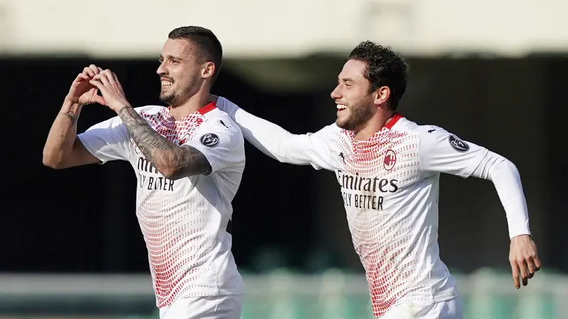 FOTO: Menang di Kandang Verona, AC Milan Tempel Ketat Inter Milan