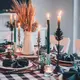 Ilustrasi christmas dinner yang tidak menggunakan alat sekali pakai. (Foto: Unsplash/Libby Penner)