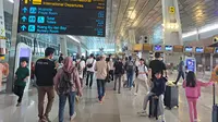 Tercatat pada hari Minggu, 30 Juni 2024, terdapat 183 ribu pergerakan penumpang, baik pergi ataupun datang di bandara tersibuk di Indonesia itu.